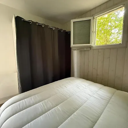 Les Du A Surgeres بيت للعطل *